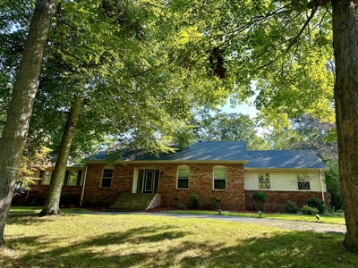 Beautiful 3/2.5 Brick House & Lot in Forest Hills For Sale - image 8