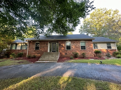 Beautiful 3/2.5 Brick House & Lot in Forest Hills For Sale - image 1