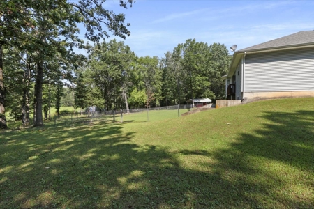 West Plains MO Country Home and 5 Acres in Beautiful Setting - image 30