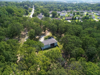 West Plains MO Country Home and 5 Acres in Beautiful Setting - image 3