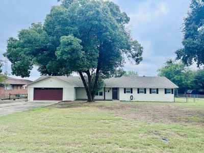 Lake Front To Hilltop Home With Acreage  On Lake Brownwood - image 9
