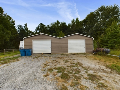 Gorgeous Home in Hickory w/ 3.87+/- Acres - image 30