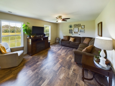 Gorgeous Home in Hickory w/ 3.87+/- Acres - image 13