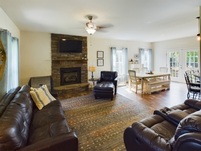 Gorgeous Home in Hickory w/ 3.87+/- Acres - image 3