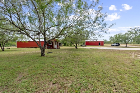 Beautiful 2015 Custom-Built Ranch on 10.72 Acres in Live Oak - image 12