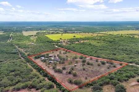 Beautiful 2015 Custom-Built Ranch on 10.72 Acres in Live Oak - image 45