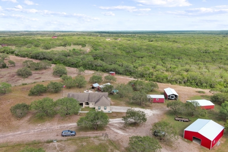 Beautiful 2015 Custom-Built Ranch on 10.72 Acres in Live Oak - image 41