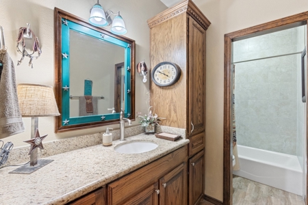 Beautiful 2015 Custom-Built Ranch on 10.72 Acres in Live Oak - image 32