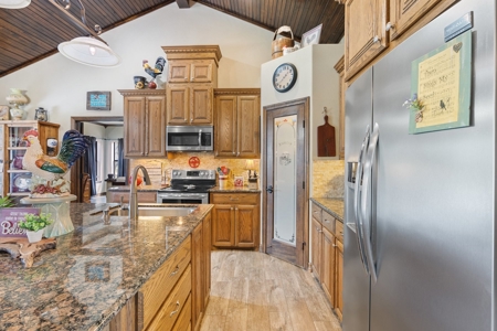 Beautiful 2015 Custom-Built Ranch on 10.72 Acres in Live Oak - image 27