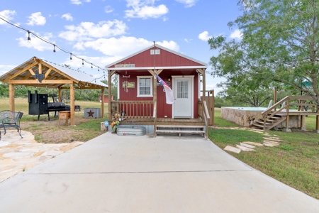 Beautiful 2015 Custom-Built Ranch on 10.72 Acres in Live Oak - image 10