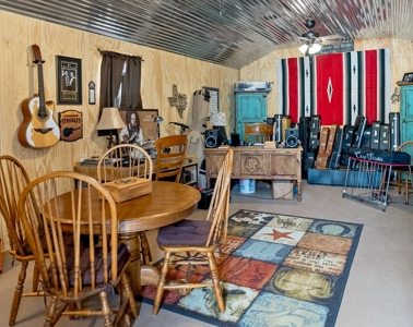 Beautiful 2015 Custom-Built Ranch on 10.72 Acres in Live Oak - image 11