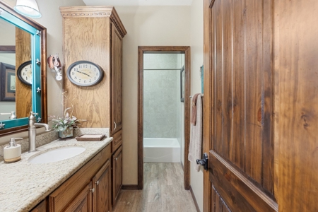 Beautiful 2015 Custom-Built Ranch on 10.72 Acres in Live Oak - image 33