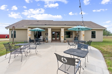 Beautiful 2015 Custom-Built Ranch on 10.72 Acres in Live Oak - image 6