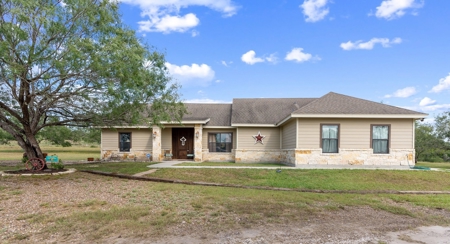 Beautiful 2015 Custom-Built Ranch on 10.72 Acres in Live Oak - image 1