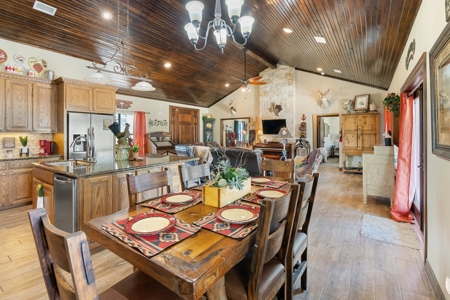 Beautiful 2015 Custom-Built Ranch on 10.72 Acres in Live Oak - image 25