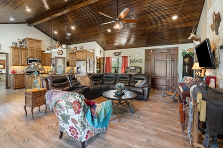 Beautiful 2015 Custom-Built Ranch on 10.72 Acres in Live Oak - image 22