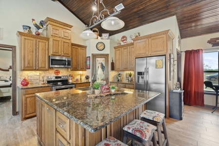 Beautiful 2015 Custom-Built Ranch on 10.72 Acres in Live Oak - image 28