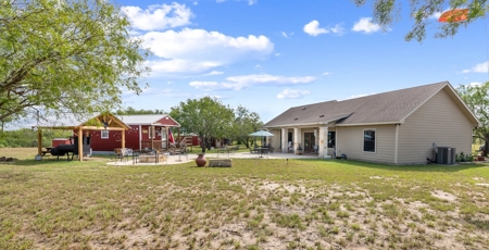 Beautiful 2015 Custom-Built Ranch on 10.72 Acres in Live Oak - image 8