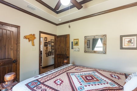 Beautiful 2015 Custom-Built Ranch on 10.72 Acres in Live Oak - image 35