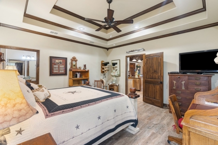Beautiful 2015 Custom-Built Ranch on 10.72 Acres in Live Oak - image 37