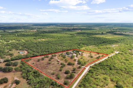 Beautiful 2015 Custom-Built Ranch on 10.72 Acres in Live Oak - image 43