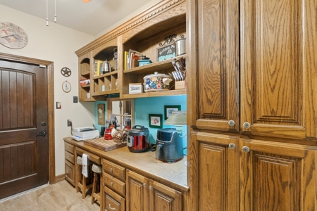 Beautiful 2015 Custom-Built Ranch on 10.72 Acres in Live Oak - image 29