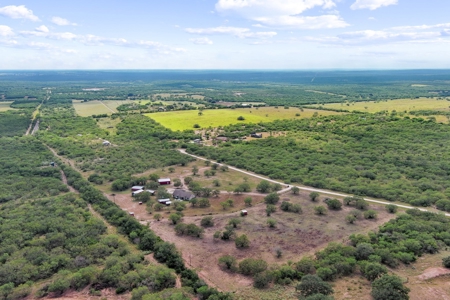 Beautiful 2015 Custom-Built Ranch on 10.72 Acres in Live Oak - image 44