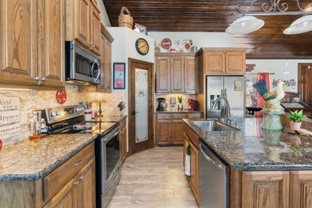 Beautiful 2015 Custom-Built Ranch on 10.72 Acres in Live Oak - image 26