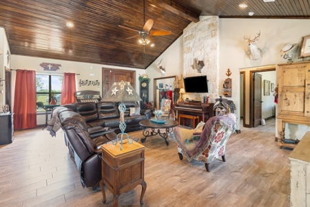 Beautiful 2015 Custom-Built Ranch on 10.72 Acres in Live Oak - image 21