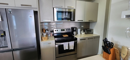 Gorgeous 1 bedroom apartment overlooking the ocean - image 3