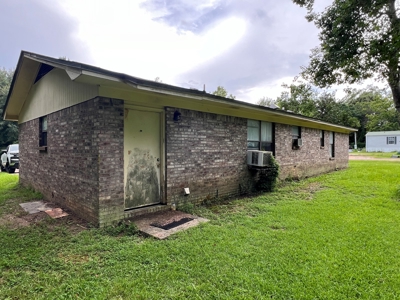 Brick Home for Sale Esto Florida - Handyman Special - image 6