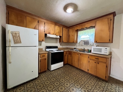 Brick Home for Sale Esto Florida - Handyman Special - image 2