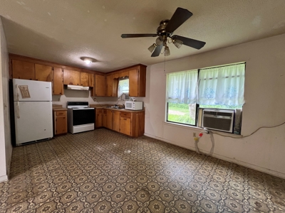 Brick Home for Sale Esto Florida - Handyman Special - image 3