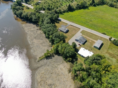 Eastern River Tidal Waterfront Home - image 27