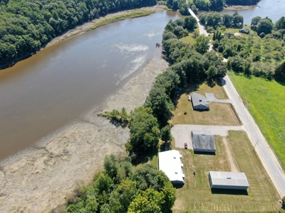 Eastern River Tidal Waterfront Home - image 28