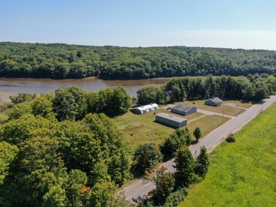 Eastern River Tidal Waterfront Home - image 1