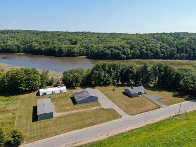 Eastern River Tidal Waterfront Home - image 2