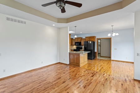 Cameron Country Home & Acreage - Easy Access To I-35 - image 13