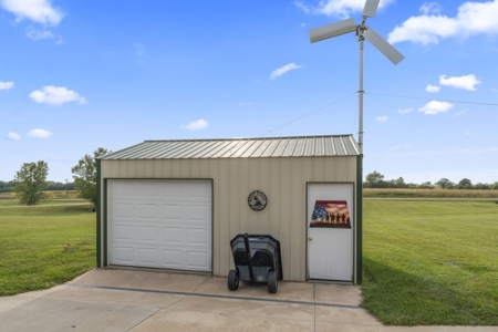 Cameron Country Home & Acreage - Easy Access To I-35 - image 8