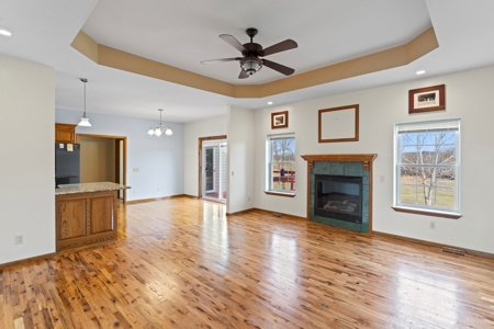 Cameron Country Home & Acreage - Easy Access To I-35 - image 11