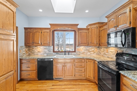 Cameron Country Home & Acreage - Easy Access To I-35 - image 16