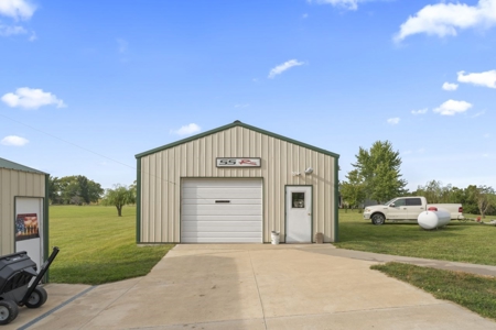 Cameron Country Home & Acreage - Easy Access To I-35 - image 9