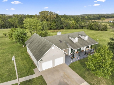 Cameron Country Home & Acreage - Easy Access To I-35 - image 1