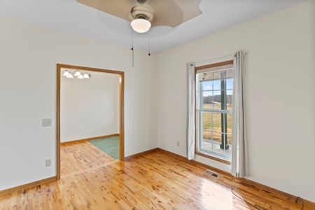 Cameron Country Home & Acreage - Easy Access To I-35 - image 21