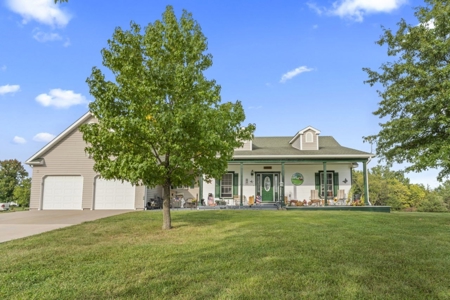 Cameron Country Home & Acreage - Easy Access To I-35 - image 2