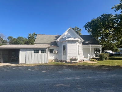 Charming 3-Bedroom Victorian Cottage - image 3