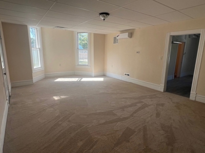 Charming 3-Bedroom Victorian Cottage - image 11