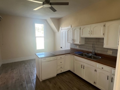 Charming 3-Bedroom Victorian Cottage - image 8