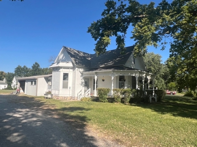 Charming 3-Bedroom Victorian Cottage - image 2