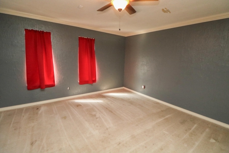 SUPER SPACIOUS HOME w/SUNROOM AND BASEMENT! In Littlefield! - image 1